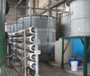 ����͸����